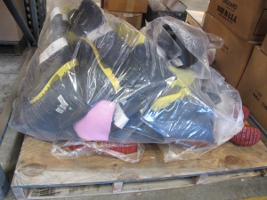LOT TO INCLUDE: (100+) LARGE QUANTITY OF MISC RUBBER BOOTS. LOADING & HANDLING FEE $15-4182